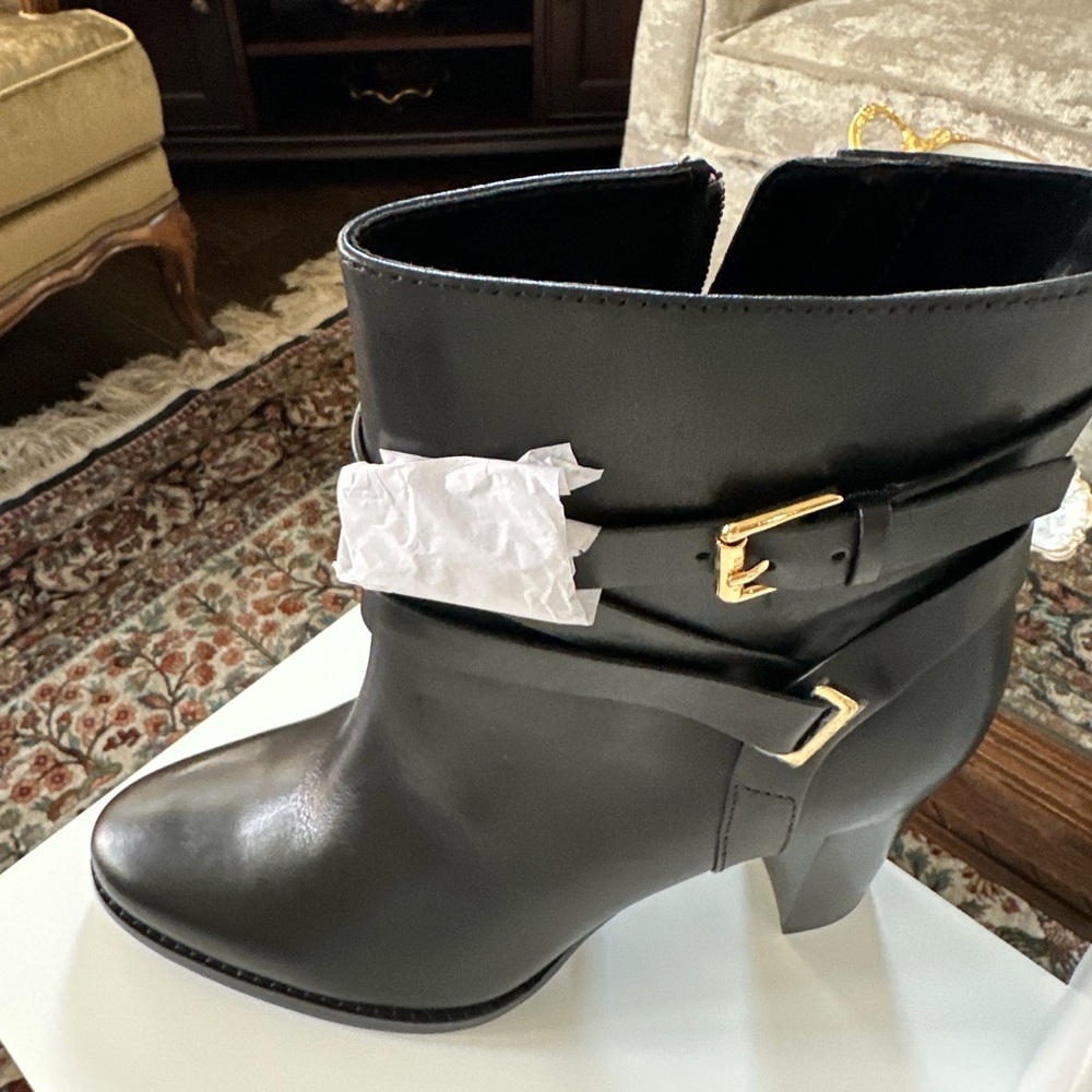 Lauren Ralph Lauren boots new with box size 9